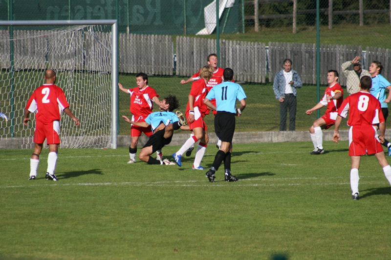 gal/08. Spieltag- SV Reischach-Rasen/2006-10-24 - SVR gg. Rasen-Antholz 041.jpg